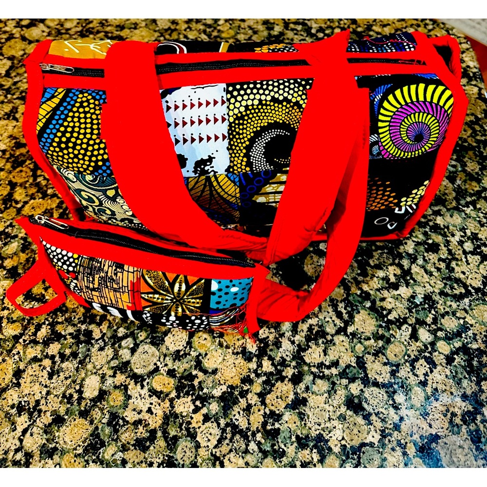 Goegeous African Print Tote Bag with Wallet. Very Classy Tote hand dag.